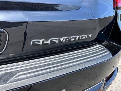 Used 2025 GMC Yukon Elevation w/ LPO, Elevation Black Package image 10