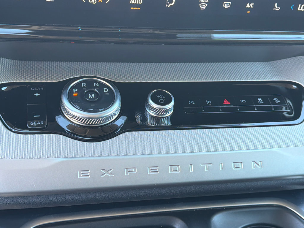 Used 2025 Ford Expedition Active AWD/4WD image 33