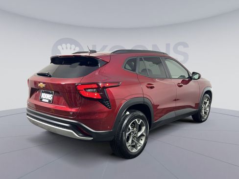 Used 2025 Chevrolet Trax LT w/ LT Convenience Package image 7