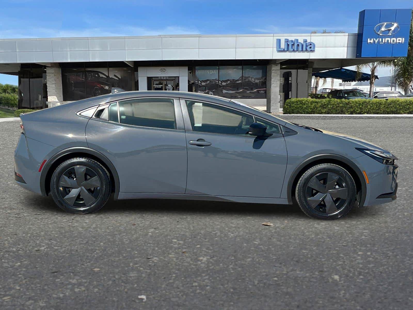 Used 2023 Toyota Prius LE FWD image 9
