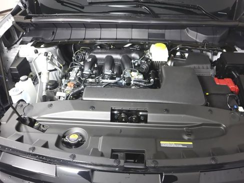 Certified 2025 Nissan Pathfinder S image 10