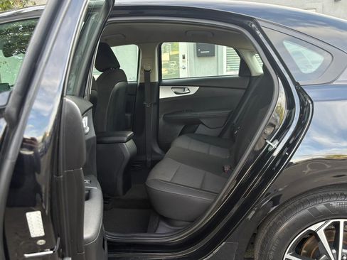 Used 2023 Kia Forte LXS w/ LXS Technology Package image 11