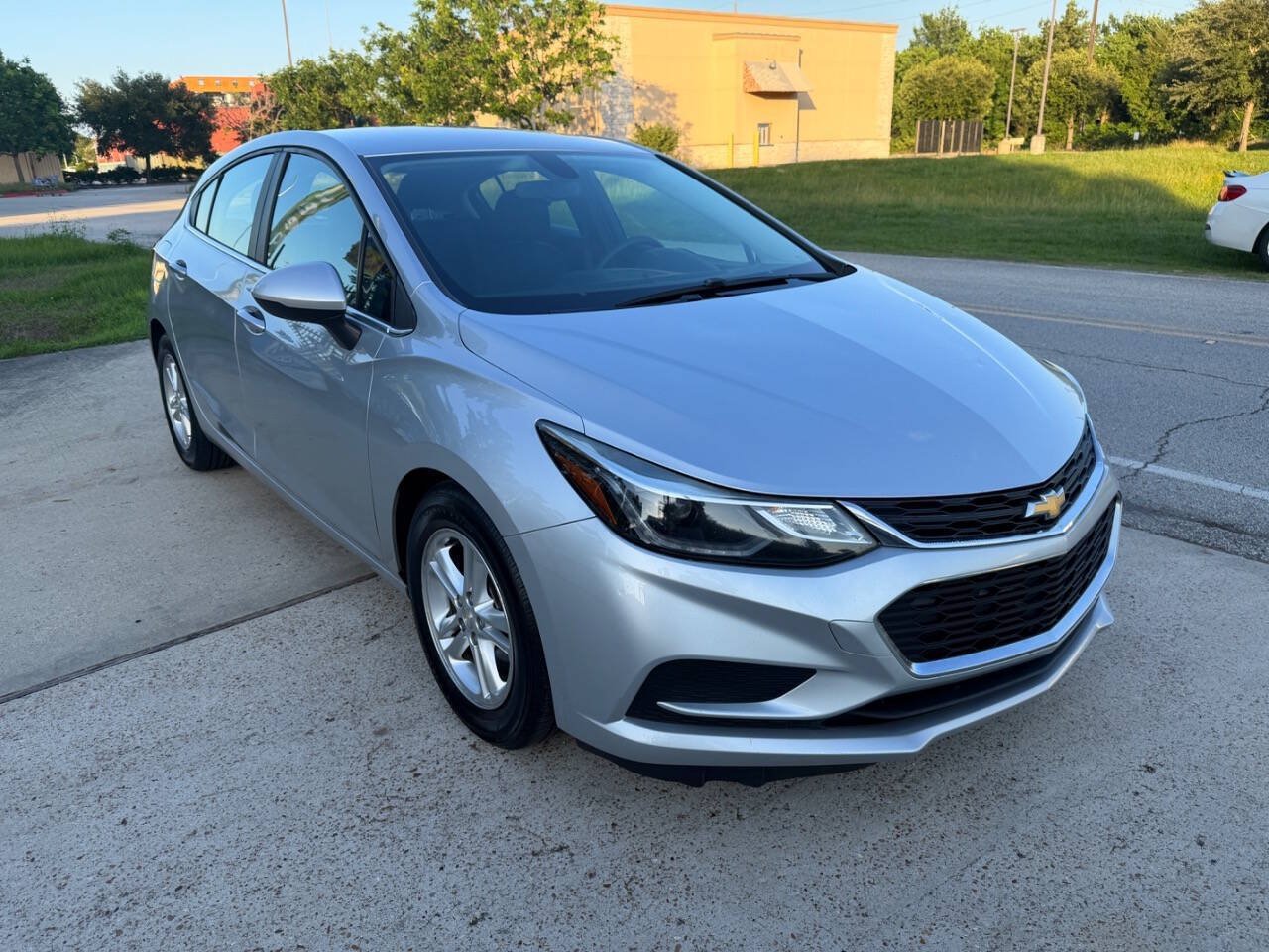 Used 2017 Chevrolet Cruze LT w/ Convenience Package FWD image 24
