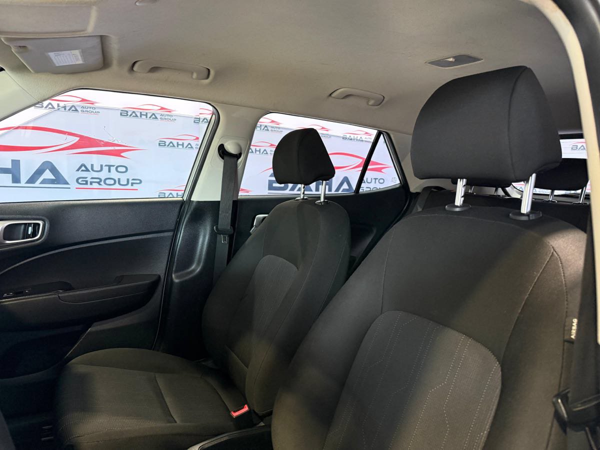 Used 2021 Hyundai Venue SE FWD image 31