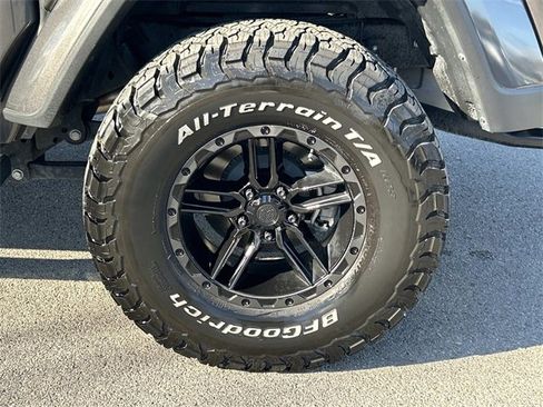 Used 2024 Jeep Gladiator Sport image 13
