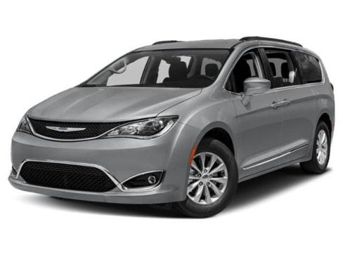 Used 2018 Chrysler Pacifica Touring-L FWD image 2