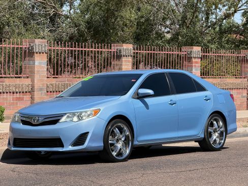 Used 2012 Toyota Camry LE FWD image 1