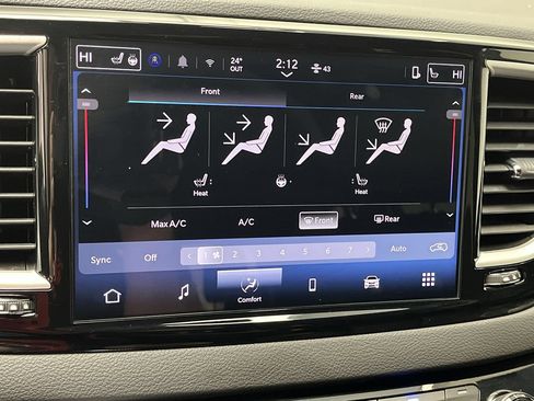 Used 2025 Chrysler Pacifica Select FWD image 20