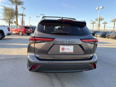 Certified 2023 Toyota Highlander LE image 6