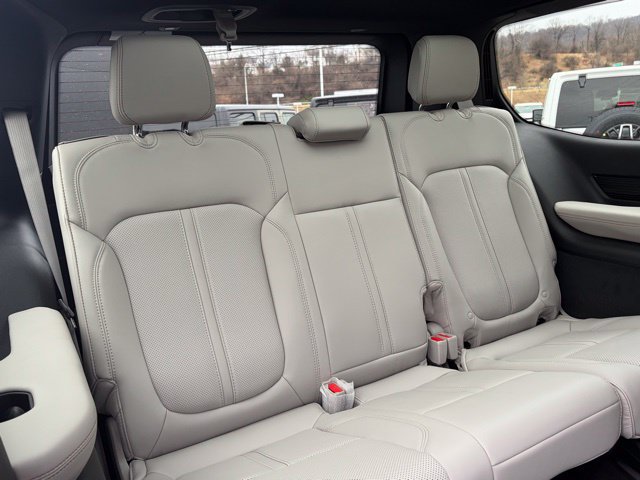 New 2026 Jeep Grand Wagoneer Summit AWD/4WD image 32
