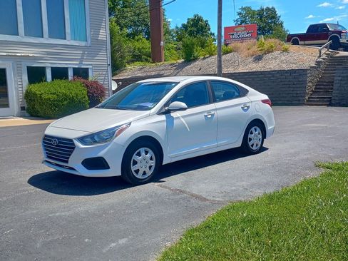 Used 2019 Hyundai Accent SE FWD image 1