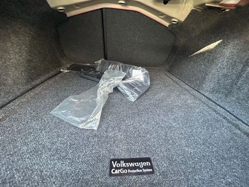 Used 2025 Volkswagen Jetta SE w/ Sunroof Package image 39