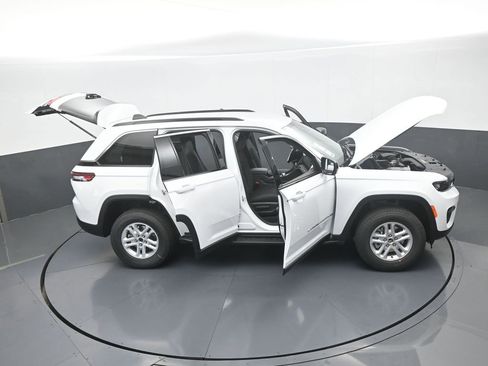 Used 2025 Jeep Grand Cherokee Laredo image 63