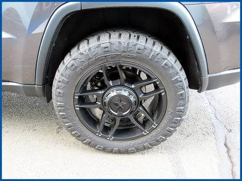Certified 2021 Jeep Grand Cherokee Laredo w/ Security & Convenience Group AWD/4WD image 4