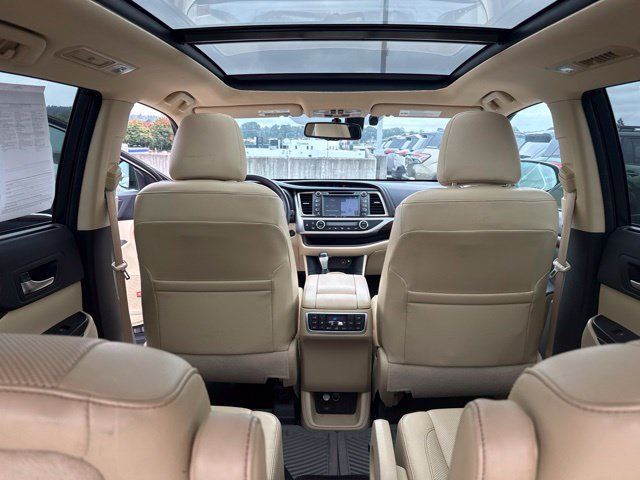 Used 2016 Toyota Highlander Limited Platinum AWD/4WD image 11