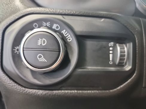 Used 2023 Jeep Gladiator Overland AWD/4WD image 13