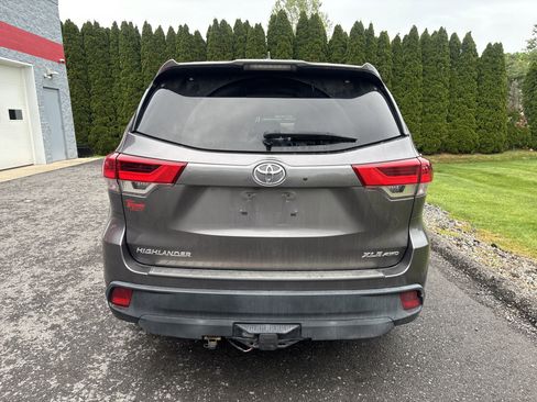 Used 2018 Toyota Highlander XLE AWD/4WD image 5