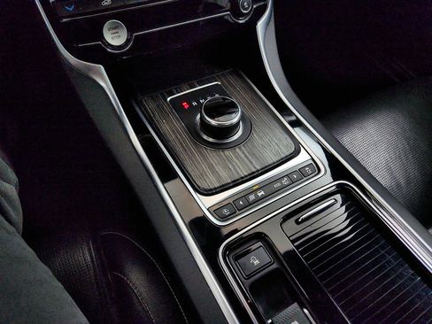Used 2018 Jaguar XF S AWD/4WD image 19