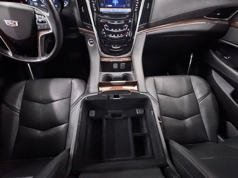 Used 2020 Cadillac Escalade Luxury w/ LPO, Radiant Package AWD/4WD image 27