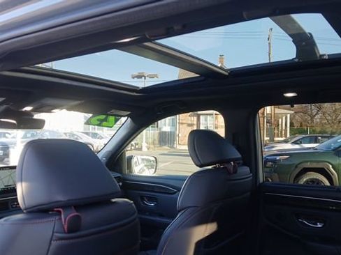 Used 2025 Honda Pilot Black Edition image 21