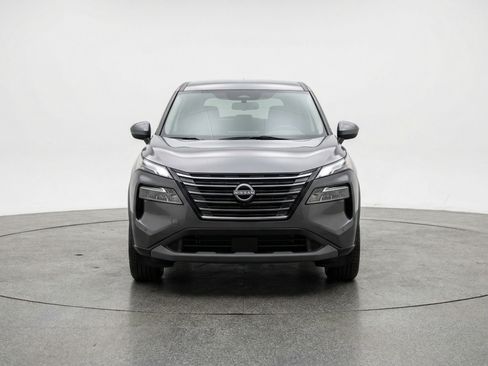 Used 2025 Nissan Rogue SV image 2