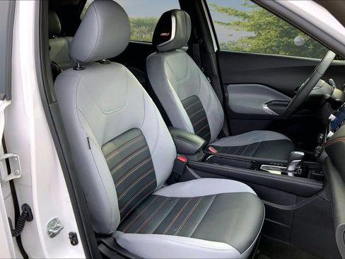 Used 2024 Nissan Kicks SR w/ SR Premium Package FWD image 27