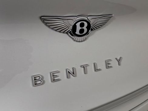 Used 2023 Bentley Bentayga Plug-In Hybrid AWD/4WD image 31