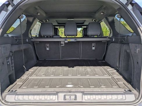 New 2026 Land Rover Discovery S image 16