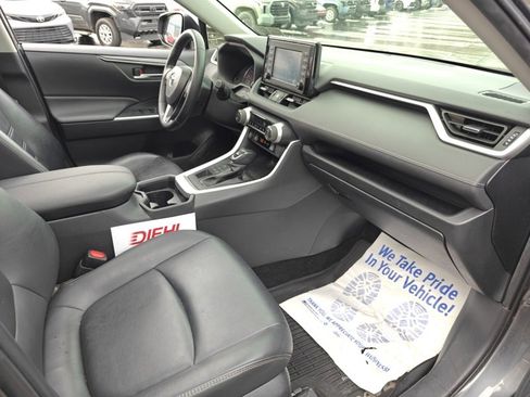 Used 2019 Toyota RAV4 XLE Premium image 17