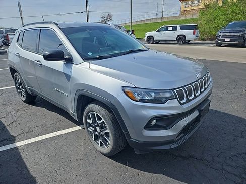 Used 2022 Jeep Compass Latitude image 18