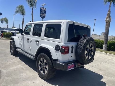 Used 2018 Jeep Wrangler Unlimited Sahara AWD/4WD image 6