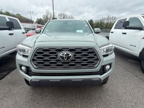 Used 2023 Toyota Tacoma TRD Off-Road image 2