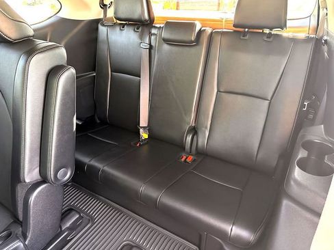 New 2025 Toyota Highlander Limited image 17