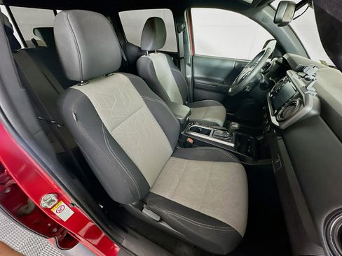 Used 2020 Toyota Tacoma TRD Off-Road w/ Technology Package RWD image 29