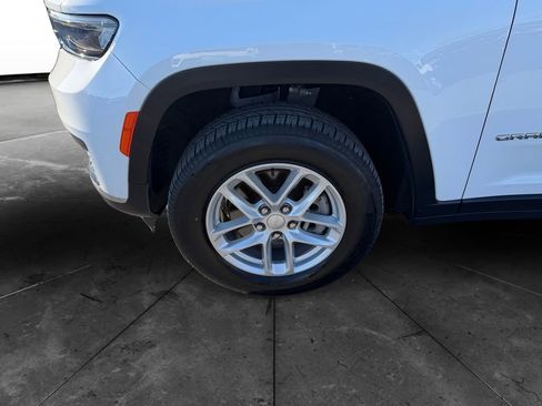 Used 2023 Jeep Grand Cherokee L Laredo image 14