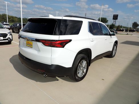 Used 2023 Chevrolet Traverse LT FWD image 5
