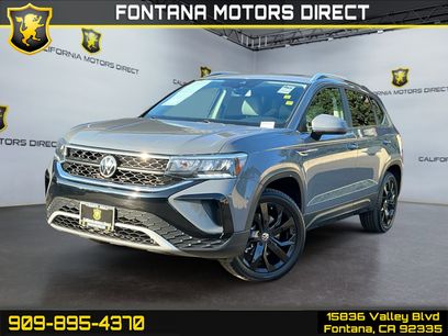 Used 2022 Volkswagen Taos SE w/ Panoramic Sunroof Package