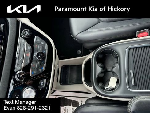 Used 2024 Chrysler Pacifica Touring-L image 13