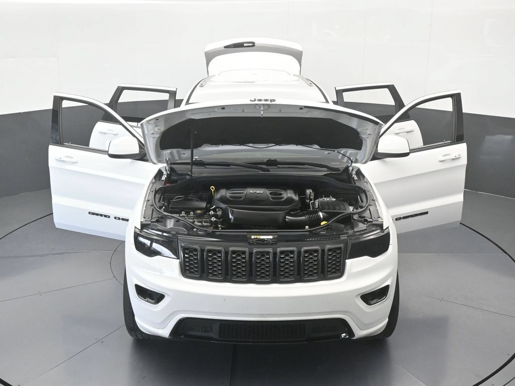 Used 2018 Jeep Grand Cherokee Altitude RWD image 69