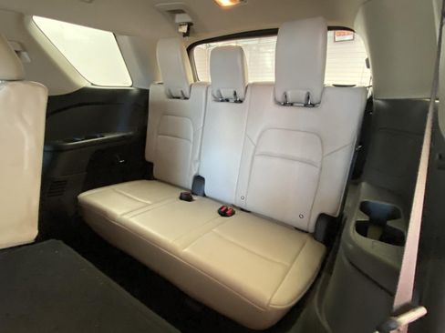 Used 2022 Nissan Pathfinder SL AWD/4WD image 18