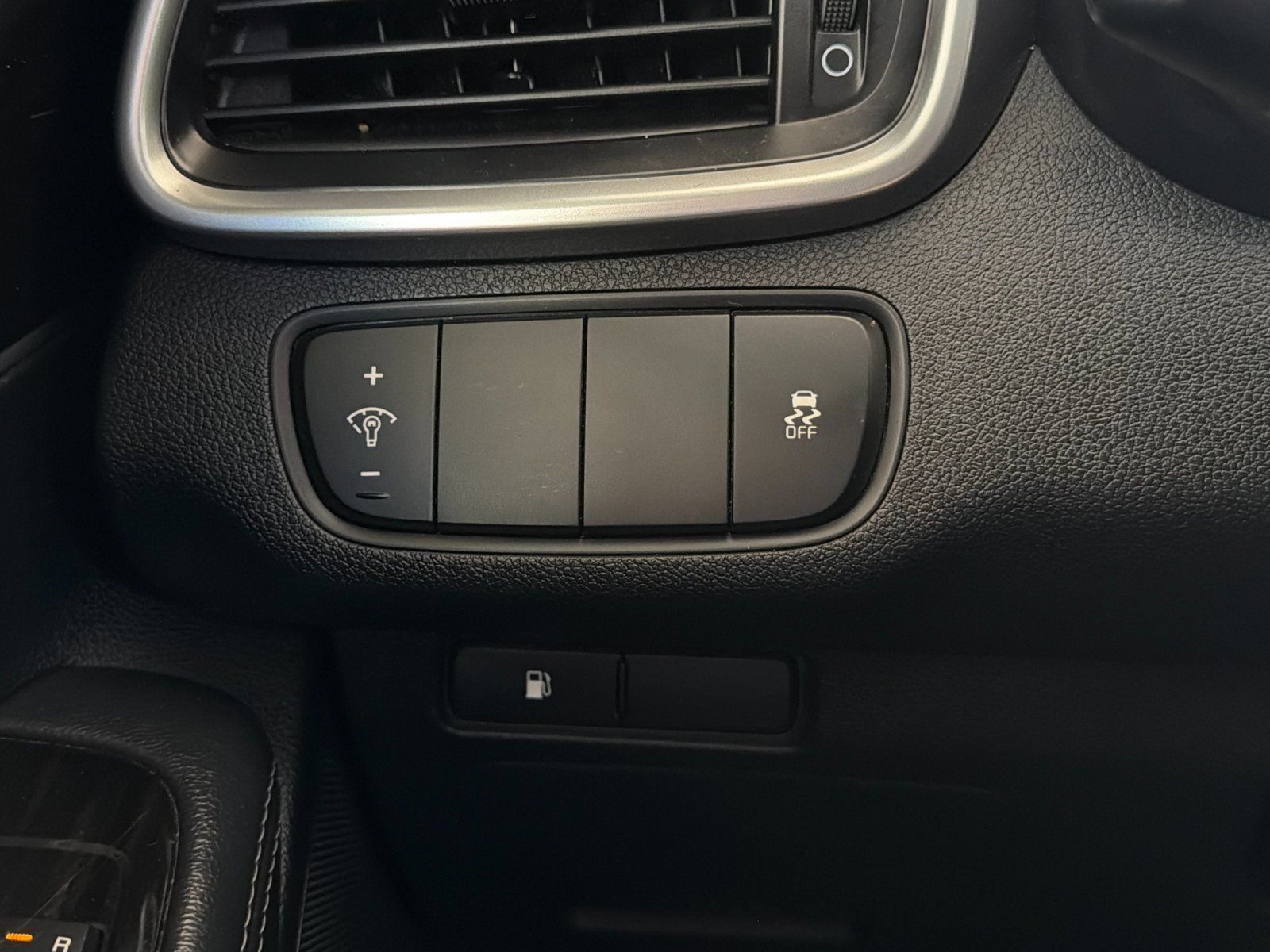 Used 2019 Kia Sorento L FWD image 26