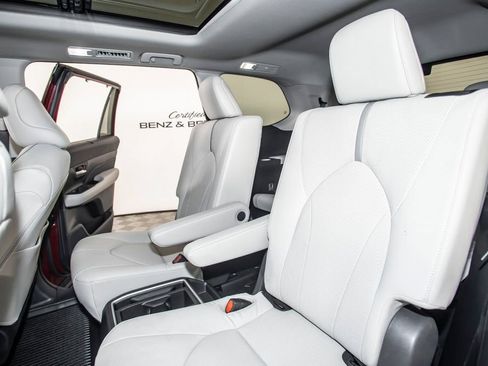 Used 2025 Toyota Grand Highlander AWD image 15