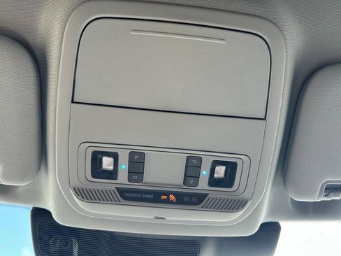 Used 2022 Ford Explorer XLT w/ Equipment Group 202A image 34