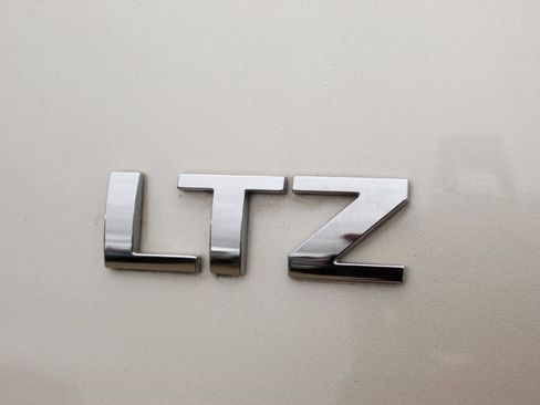 Used 2012 Chevrolet Suburban LTZ image 3