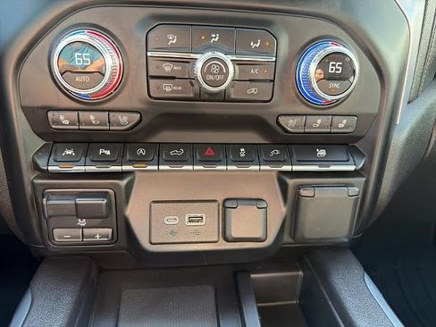 Used 2019 GMC Sierra 1500 SLT w/ SLT Premium Plus Package AWD/4WD image 33