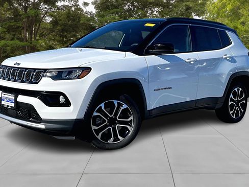 Used 2024 Jeep Compass Limited image 3