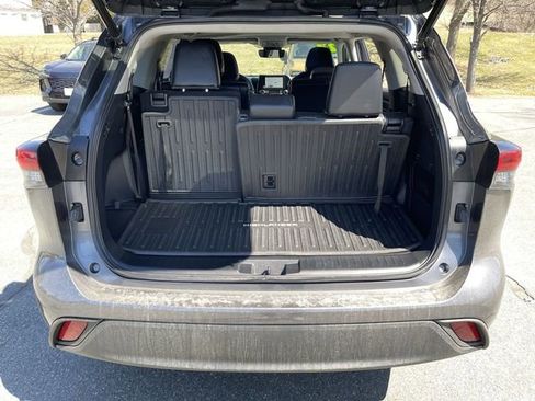 Used 2023 Toyota Highlander XLE AWD/4WD image 24