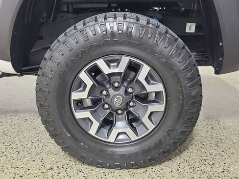 Used 2023 Toyota Tacoma TRD Off-Road w/ Technology Package RWD image 8