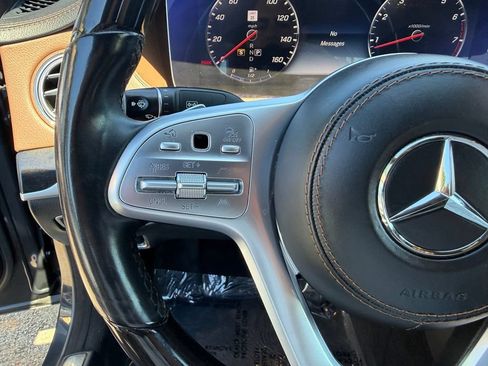 Used 2018 Mercedes-Benz S 560 4MATIC Sedan image 31
