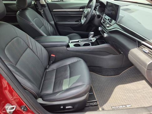 Used 2025 Nissan Altima 2.5 SR w/ SR Premium Package image 18